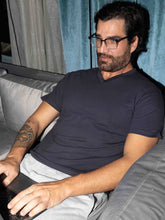 تحميل الصورة إلى عارض المعرض، تيشيرت V كحلي قطن