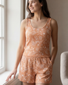 بيجامة حريمي تانك توب مع شورت Wide Leg Orange Hibiscus – راحة صيفية بلمسة حيوية