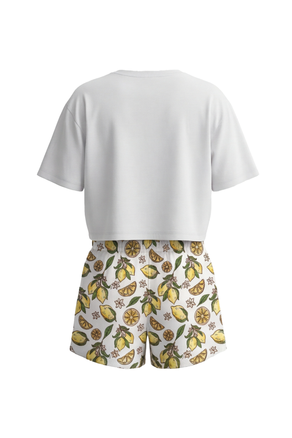 بيجامة بناتي تيشيرت أوفر سايز كروب نص كم مع شورت واسع Bright White – بساطة عصرية بلمسة ناعمة