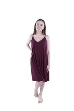 تحميل الصورة إلى عارض المعرض، Women Slip Dress - Windsor Wine
